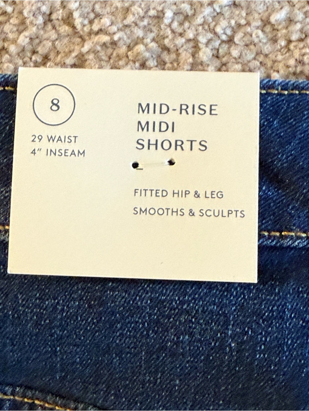 NWT Universal Thread Mid-Rise Midi Denim Shorts Women’s Size 8/29 Dark Wash - Picture 4 of 7